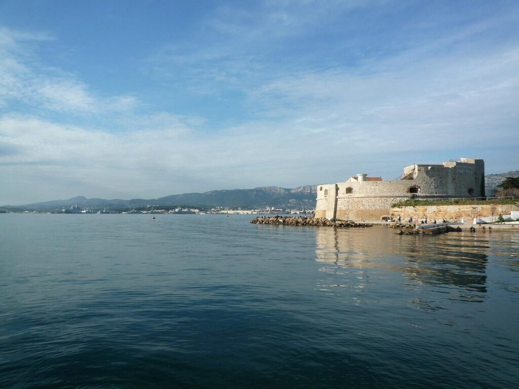 Séance de Yoga à Toulon - Panoramique de la Tour Royale à Toulon