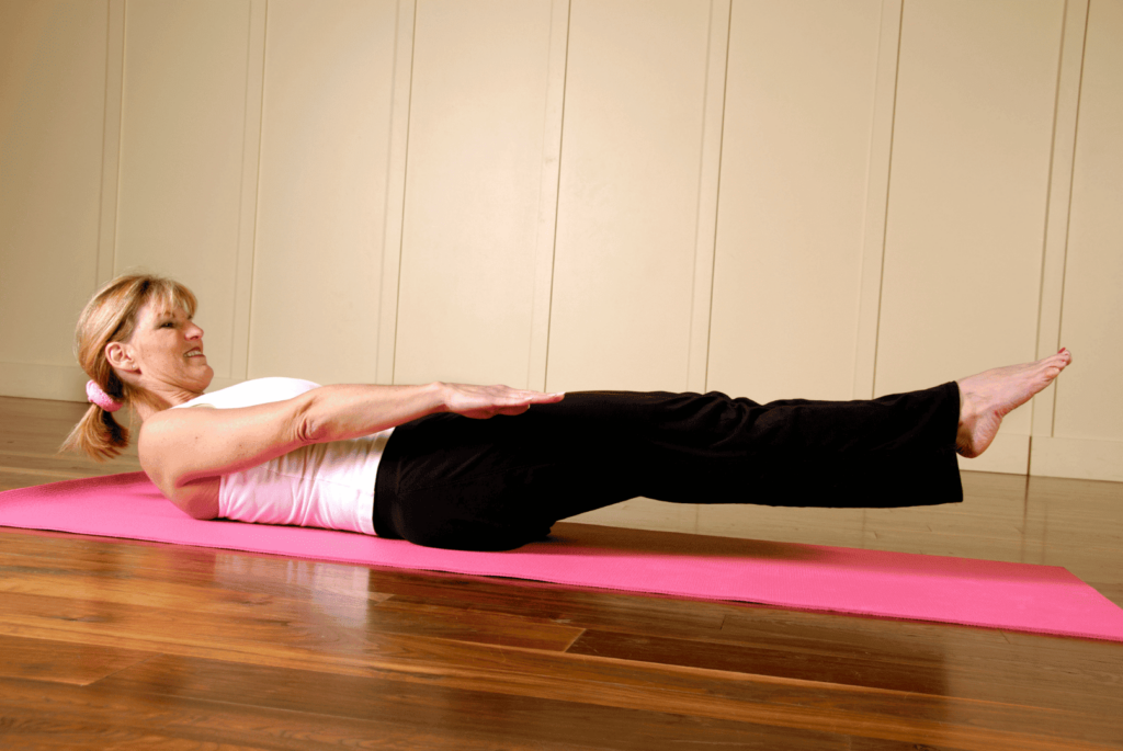 Exercice Pilates Le Hundred pour renforcer les abdominaux et améliorer la circulation.